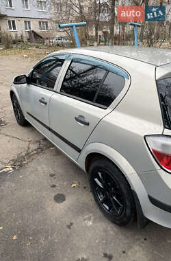 Хэтчбек Opel Astra 2006 в 