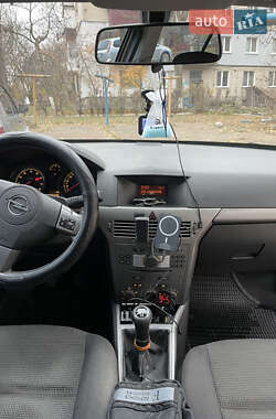 Хэтчбек Opel Astra 2006 в 