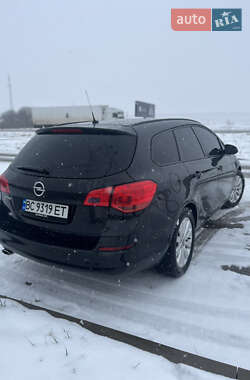 Универсал Opel Astra 2011 в Львове