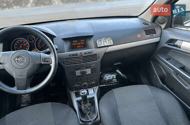 Універсал Opel Astra 2006 в Тернополі