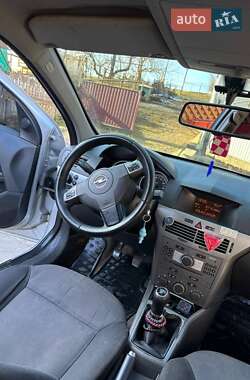 Универсал Opel Astra 2006 в 