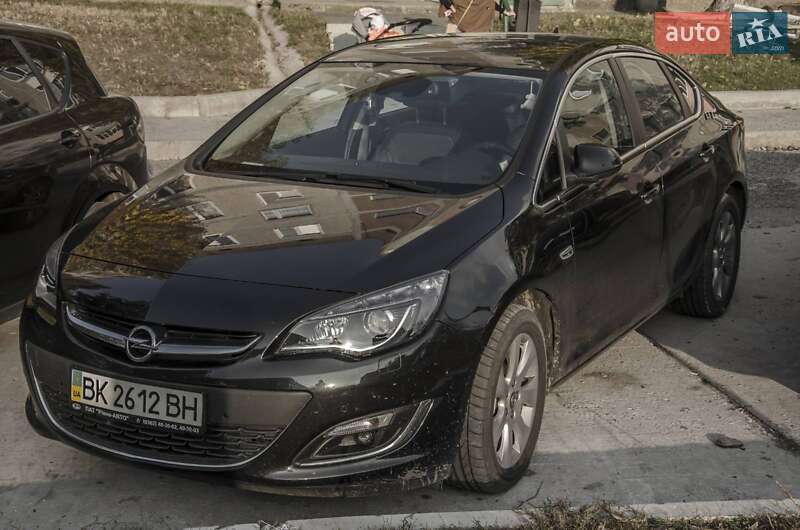 Седан Opel Astra 2013 в Киеве