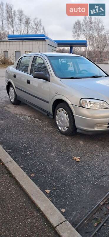 Седан Opel Astra 2007 в Ромнах