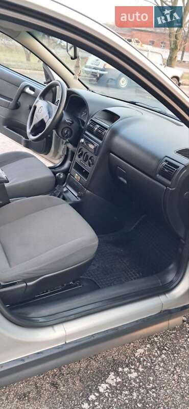 Седан Opel Astra 2007 в Ромнах