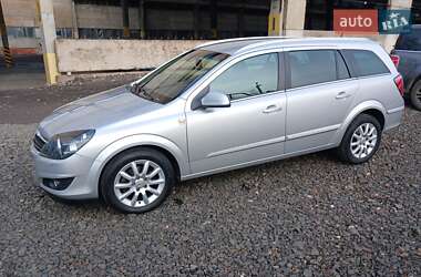 Універсал Opel Astra 2010 в Луцьку