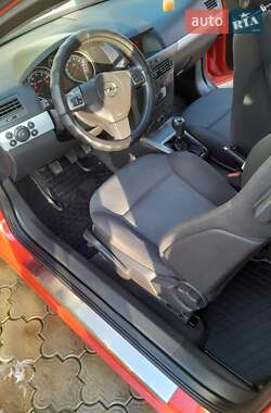 Хетчбек Opel Astra 2006 в 