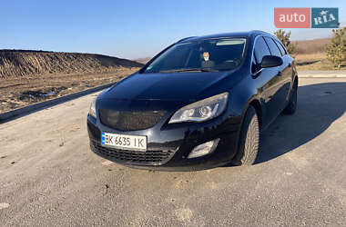 Універсал Opel Astra 2011 в Рівному