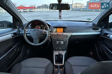 Універсал Opel Astra 2005 в Нововолинську