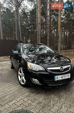 Універсал Opel Astra 2011 в Гостомелі