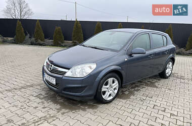 Хэтчбек Opel Astra 2009 в Новоселице