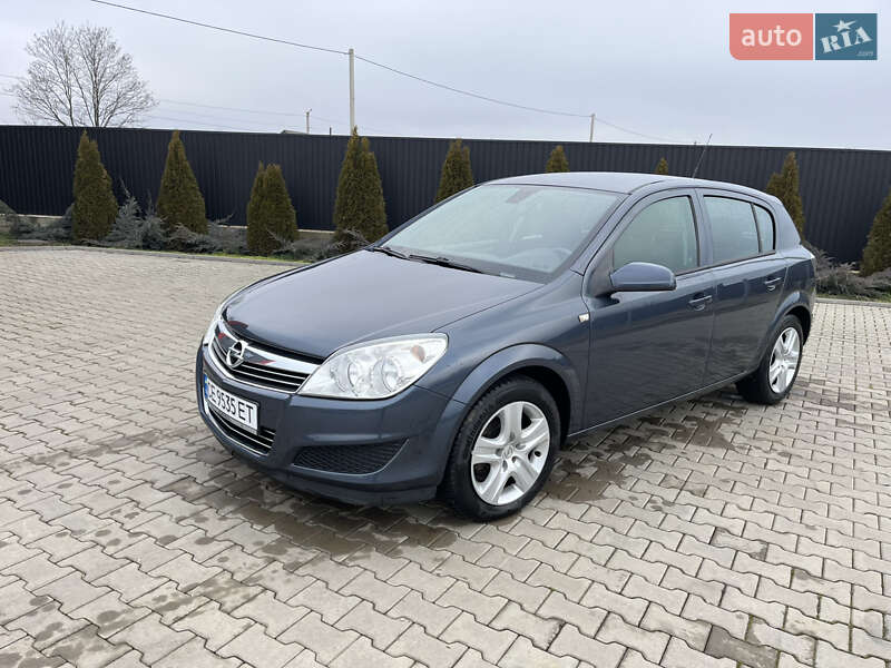 Хэтчбек Opel Astra 2009 в Новоселице