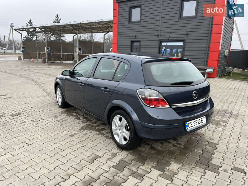 Хэтчбек Opel Astra 2009 в Новоселице