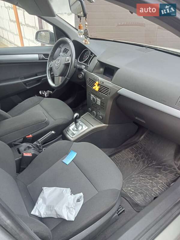 Хэтчбек Opel Astra 2006 в Ровно