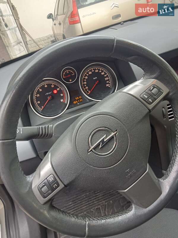Хэтчбек Opel Astra 2006 в Ровно