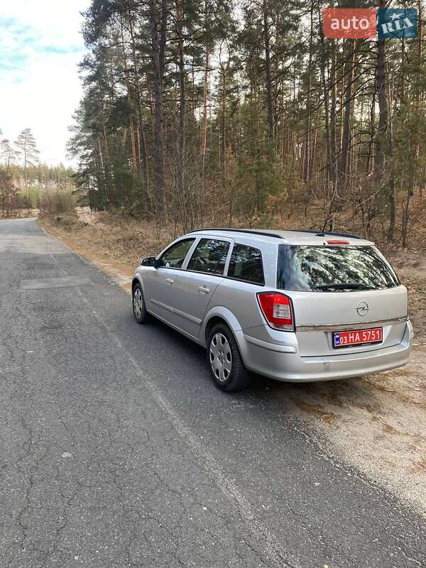 Универсал Opel Astra 2009 в Полтаве