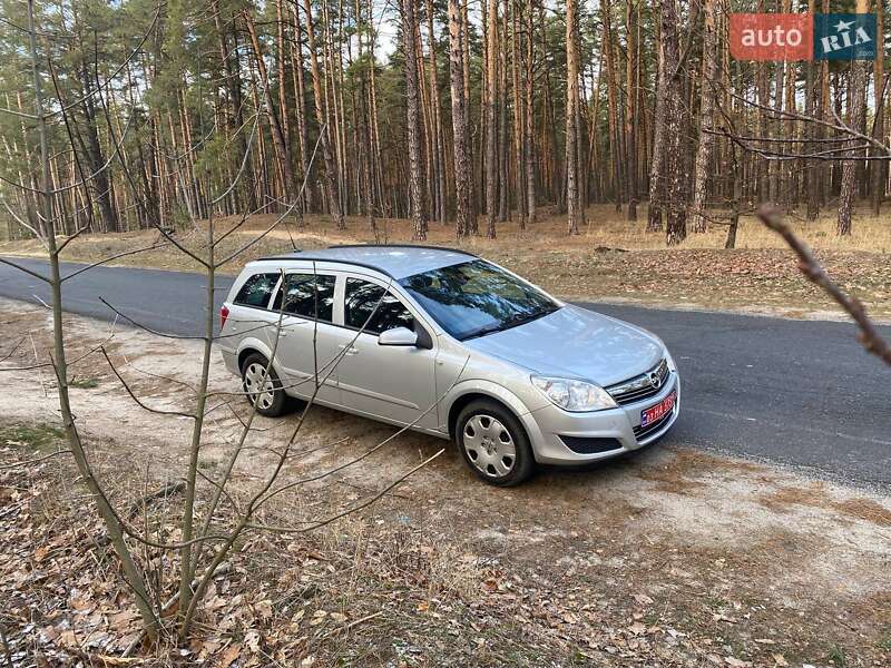 Универсал Opel Astra 2009 в Полтаве