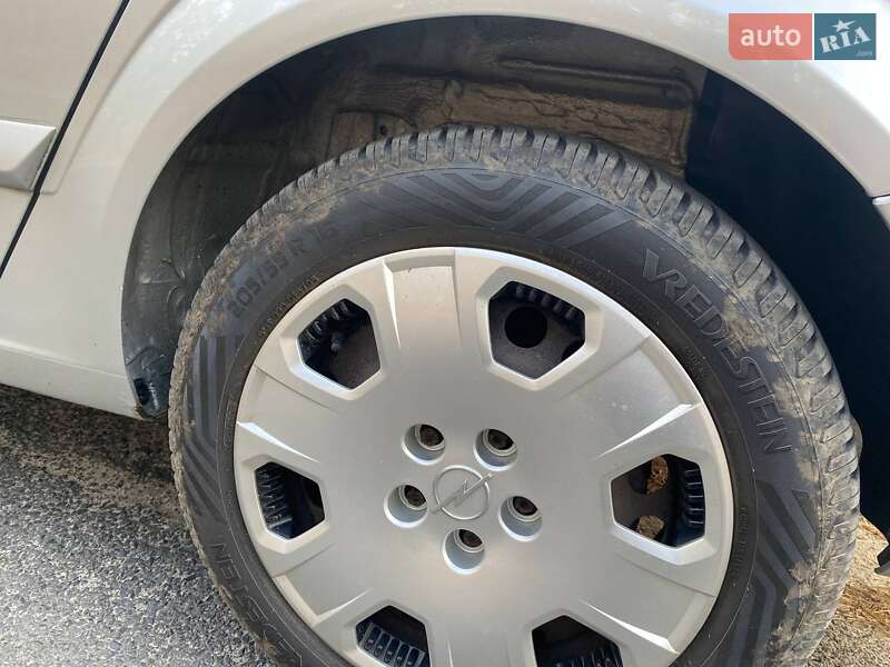 Универсал Opel Astra 2009 в Полтаве