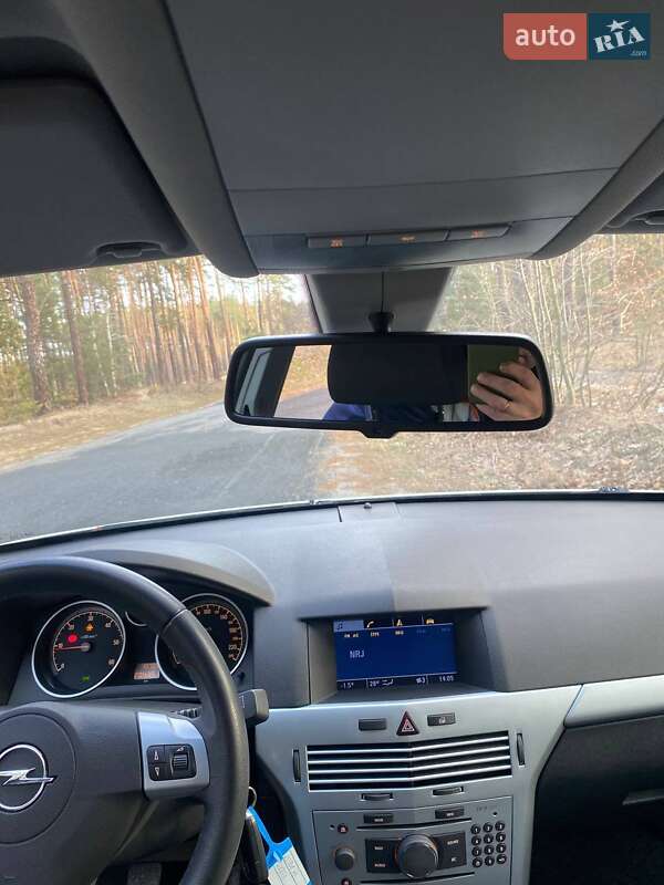 Универсал Opel Astra 2009 в Полтаве
