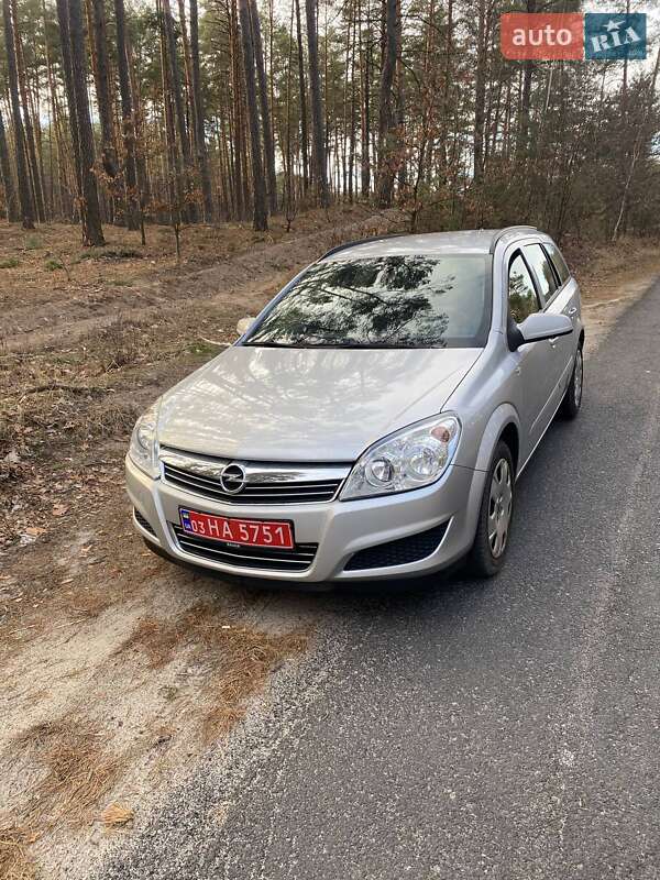 Универсал Opel Astra 2009 в Полтаве