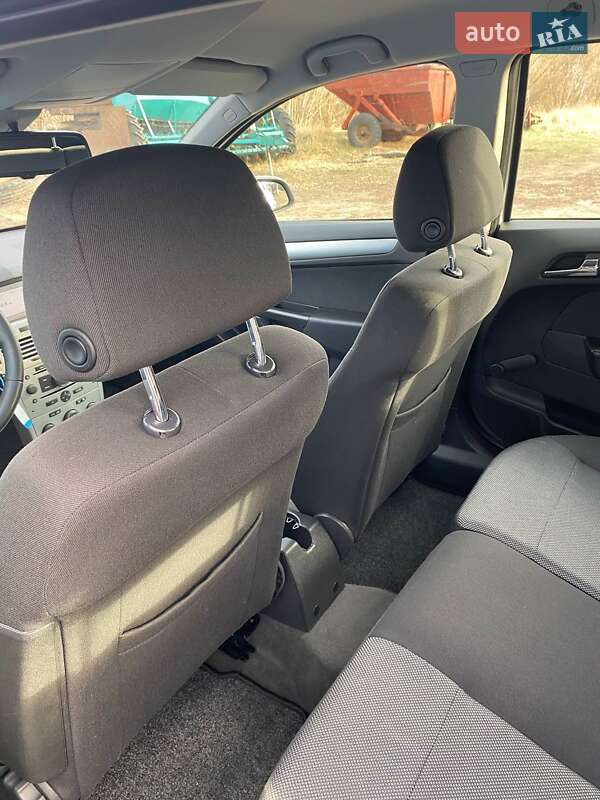 Универсал Opel Astra 2009 в Полтаве