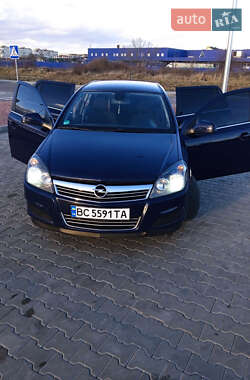 Универсал Opel Astra 2010 в Стрые