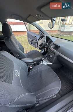 Хэтчбек Opel Astra 2006 в 