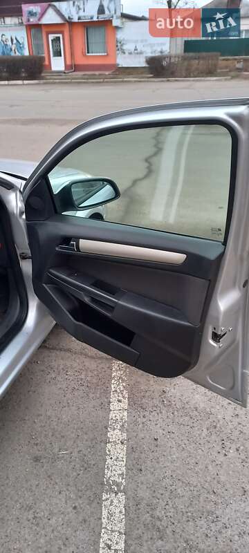 Универсал Opel Astra 2008 в Черкассах