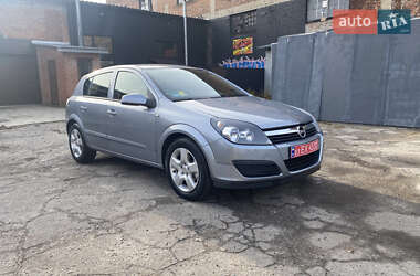 Хэтчбек Opel Astra 2006 в 