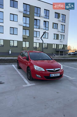 Універсал Opel Astra 2011 в Рівному