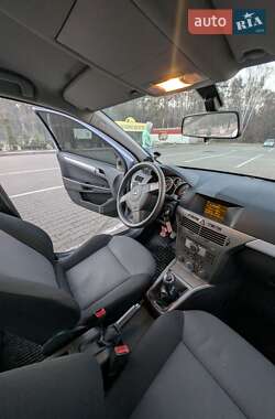 Универсал Opel Astra 2005 в 