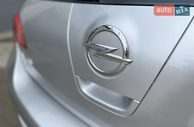 Хэтчбек Opel Astra 2010 в 