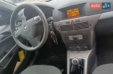 Универсал Opel Astra 2005 в Александрие