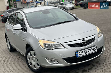 Універсал Opel Astra 2012 в Житомирі