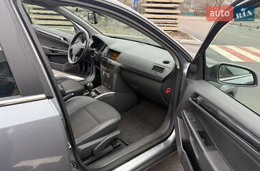 Универсал Opel Astra 2006 в 
