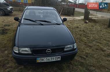 Седан Opel Astra 1994 в Рівному