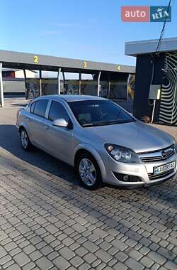 Седан Opel Astra 2012 в Ирпене