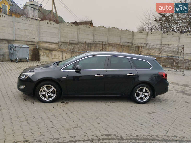 Универсал Opel Astra 2011 в Черновцах