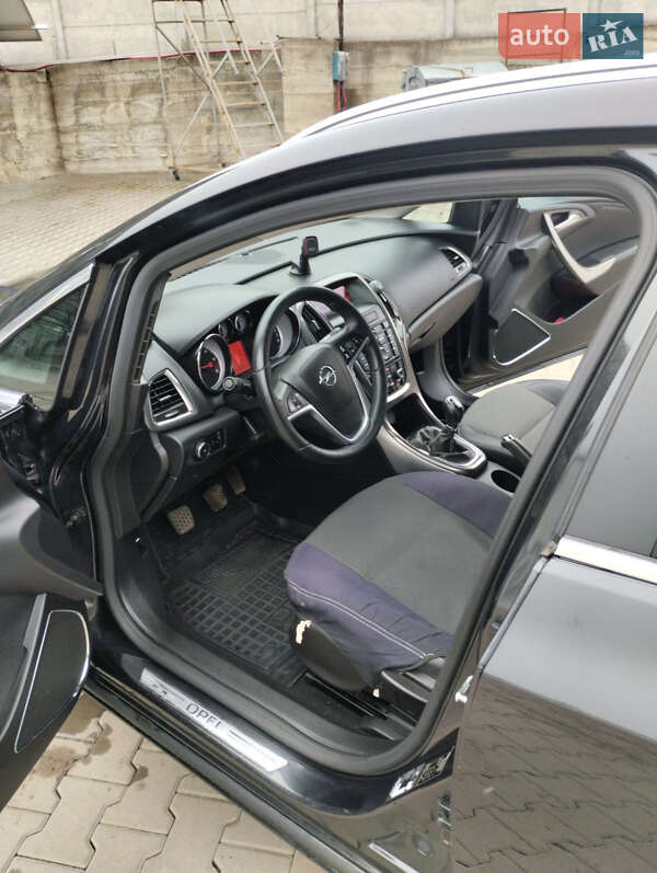 Универсал Opel Astra 2011 в Черновцах