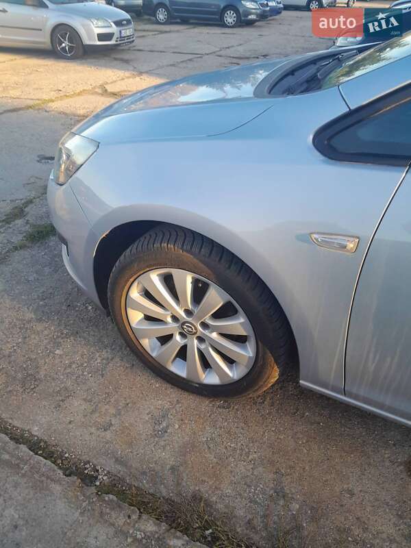 Універсал Opel Astra 2015 в Новомосковську