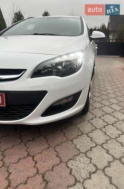 Універсал Opel Astra 2015 в Ковелі