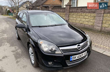 Універсал Opel Astra 2010 в Здолбуніві