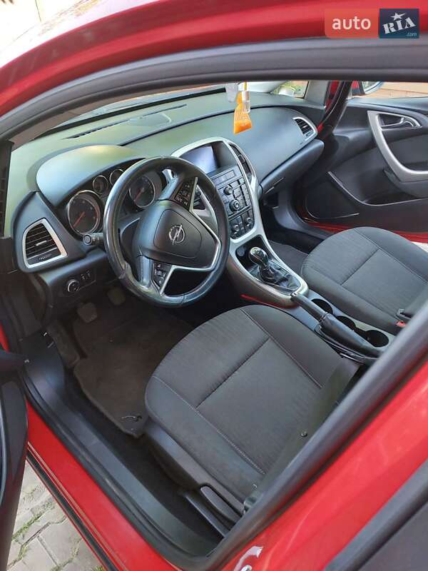 Универсал Opel Astra 2011 в Луцке