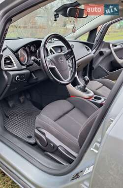 Універсал Opel Astra 2012 в 