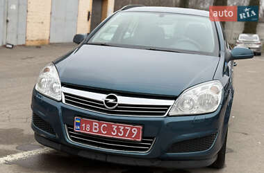 Універсал Opel Astra 2008 в Рівному