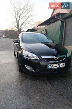 Универсал Opel Astra 2011 в 