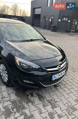 Універсал Opel Astra 2013 в Луцьку