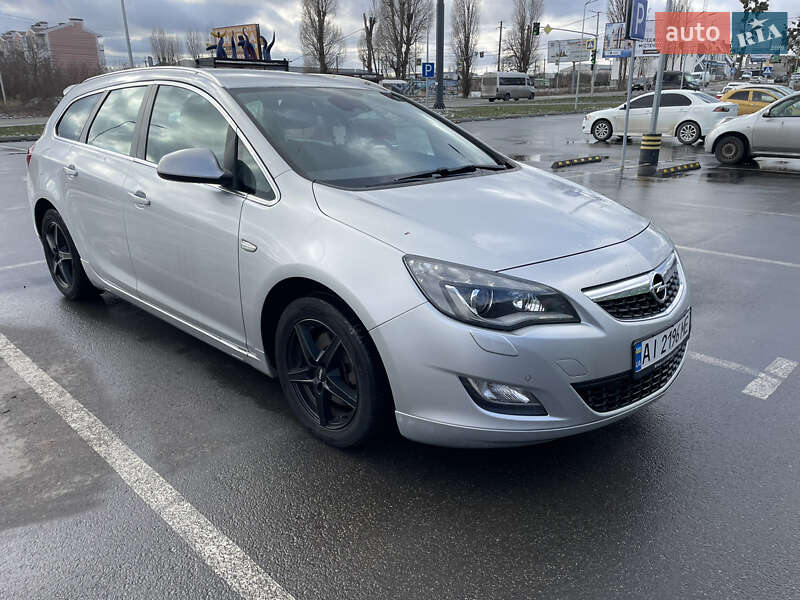 Универсал Opel Astra 2011 в 