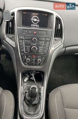 Универсал Opel Astra 2011 в 