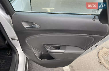 Универсал Opel Astra 2011 в 