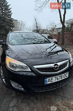 Універсал Opel Astra 2011 в Дніпрі